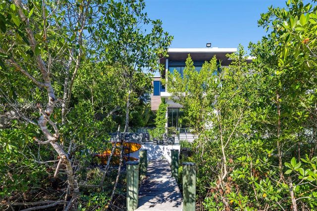 132 Paloma Dr, Coral Gables, FL 33143