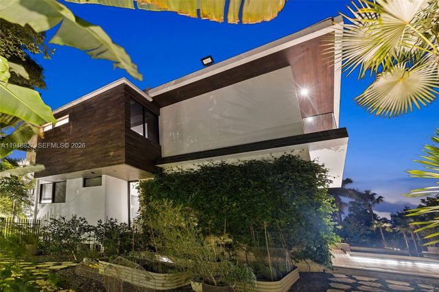 132 Paloma Dr, Coral Gables, FL 33143