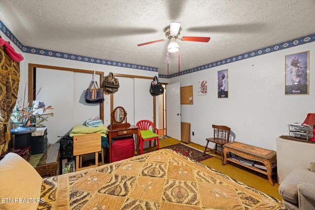 227 Ford Ave, Harriman, TN 37748