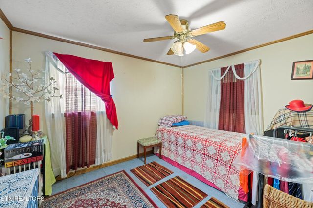 227 Ford Ave, Harriman, TN 37748