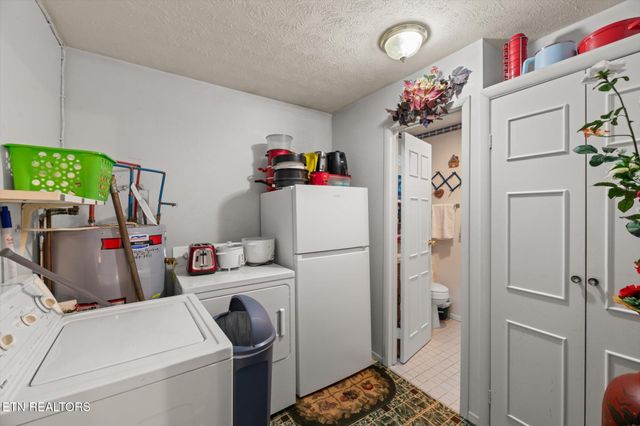 227 Ford Ave, Harriman, TN 37748