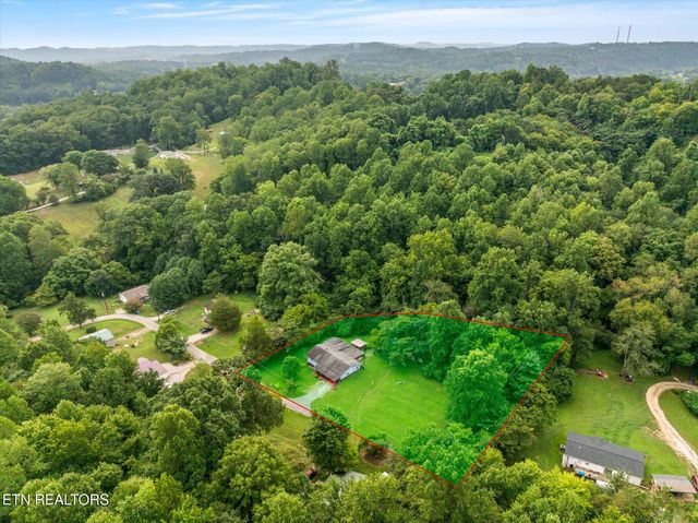 227 Ford Ave, Harriman, TN 37748