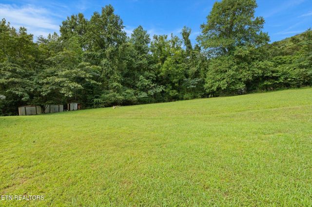 227 Ford Ave, Harriman, TN 37748