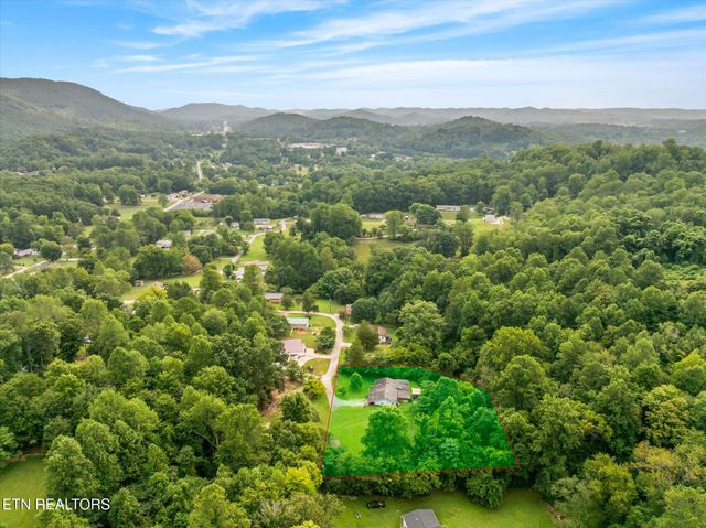 227 Ford Ave, Harriman, TN 37748