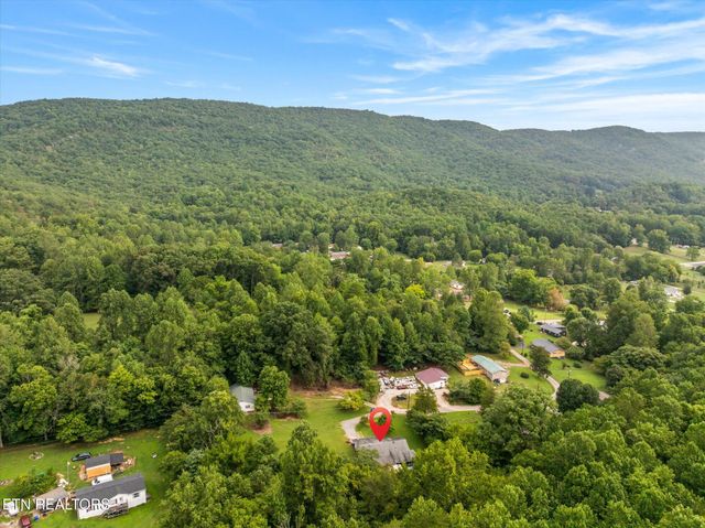 227 Ford Ave, Harriman, TN 37748