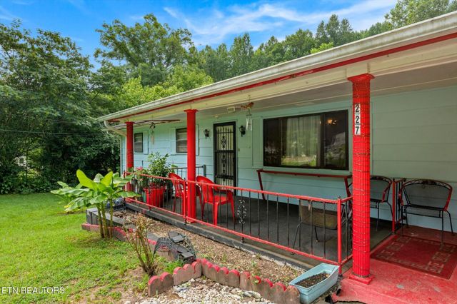 227 Ford Ave, Harriman, TN 37748