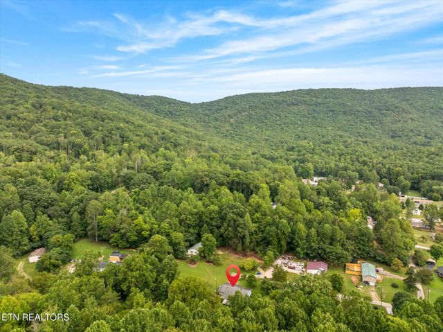 227 Ford Ave, Harriman, TN 37748