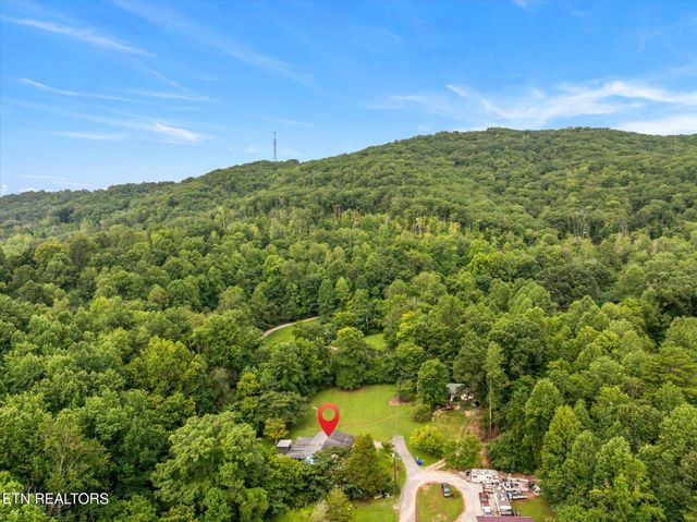 227 Ford Ave, Harriman, TN 37748