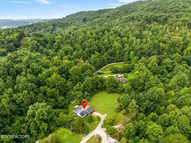 227 Ford Ave, Harriman, TN 37748