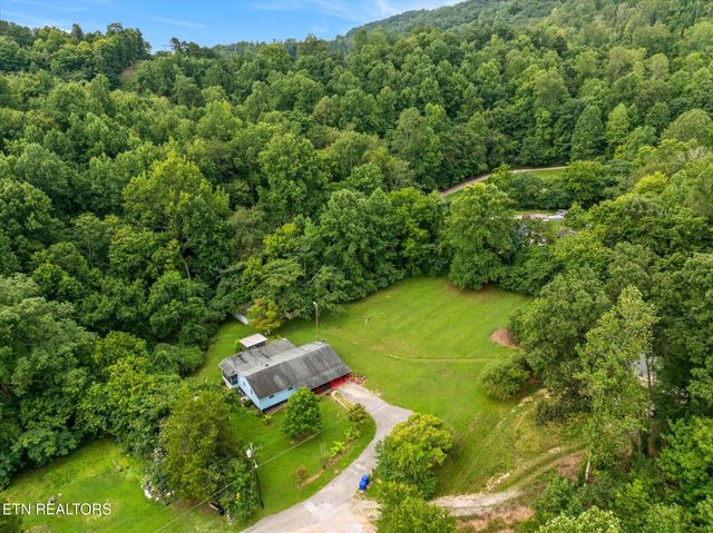 227 Ford Ave, Harriman, TN 37748
