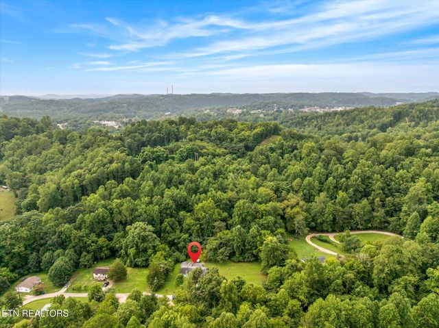 227 Ford Ave, Harriman, TN 37748