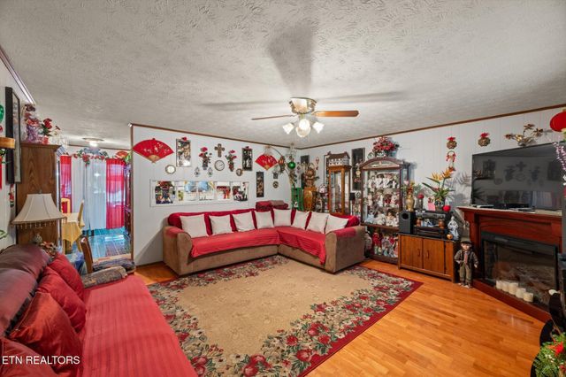 227 Ford Ave, Harriman, TN 37748