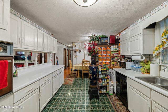 227 Ford Ave, Harriman, TN 37748