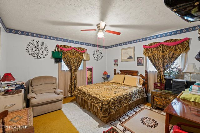 227 Ford Ave, Harriman, TN 37748