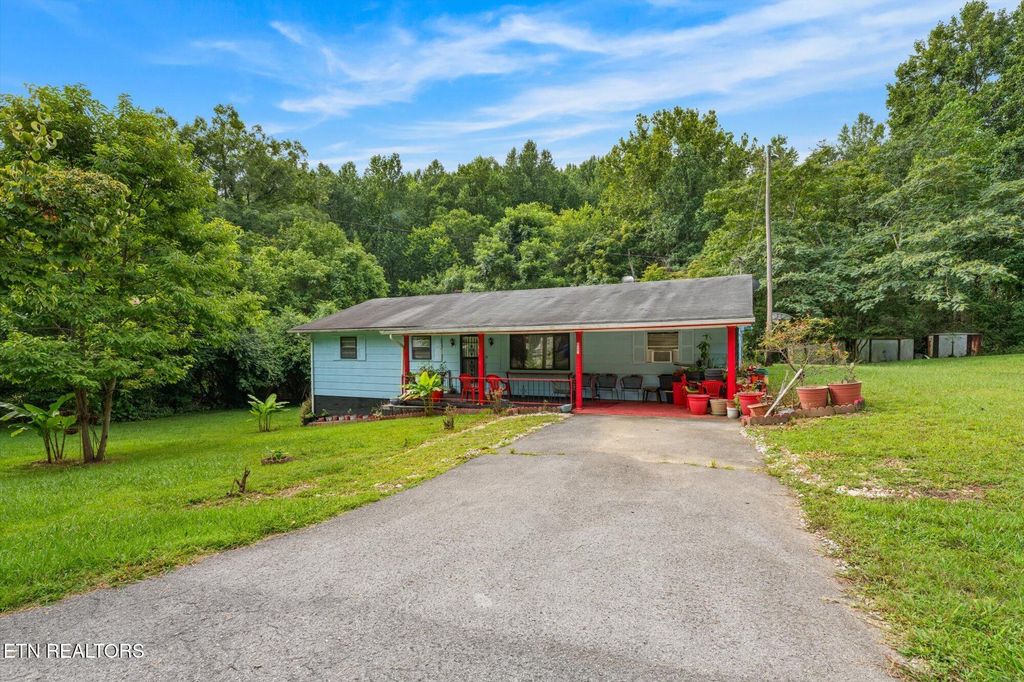 227 Ford Ave, Harriman, TN 37748
