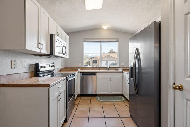 8311 Calle Avion NE, Albuquerque, NM 87113