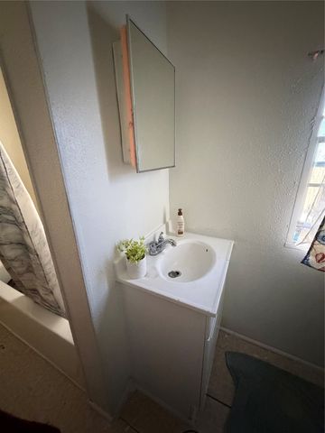 1210 N Robinson Street, Cleburne, TX 76031