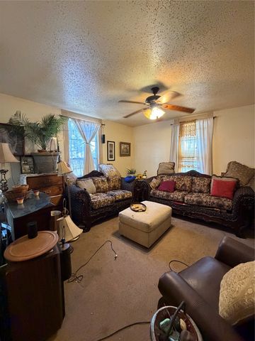 1210 N Robinson Street, Cleburne, TX 76031