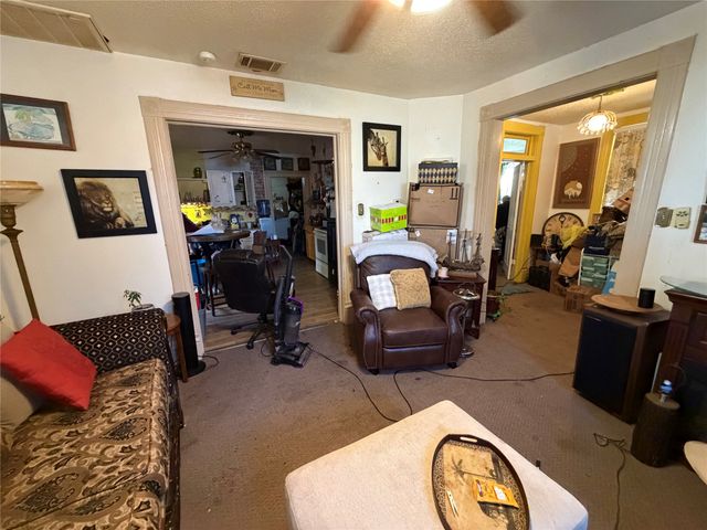 1210 N Robinson Street, Cleburne, TX 76031