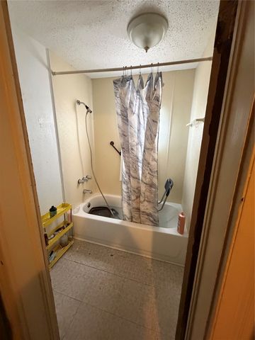 1210 N Robinson Street, Cleburne, TX 76031