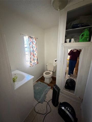 1210 N Robinson Street, Cleburne, TX 76031