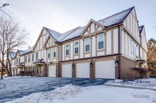 737 Garfield Avenue B, Libertyville, IL 60048