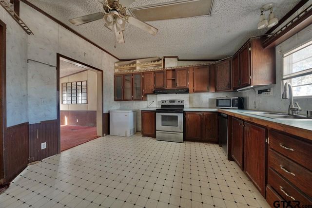 8477 S FM 14, Hawkins, TX 75765