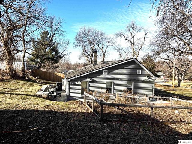 7343 Lake Street, Omaha, NE 68134