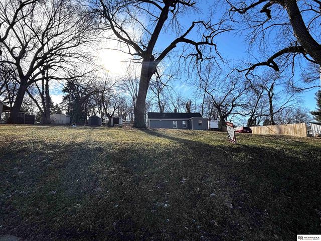 7343 Lake Street, Omaha, NE 68134