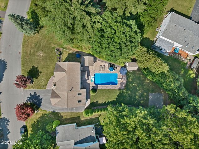 70 Longwood Drive, Clifton Park, NY 12065