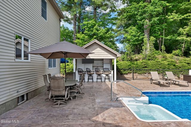 70 Longwood Drive, Clifton Park, NY 12065