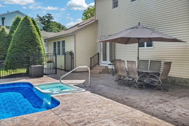 70 Longwood Drive, Clifton Park, NY 12065