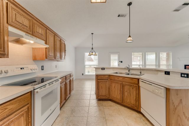 7019 Thunderbird Drive, Arlington, TX 76002