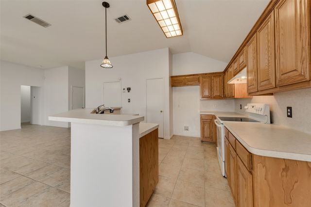 7019 Thunderbird Drive, Arlington, TX 76002