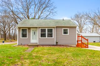 522 Lake Boulevard, Paw Paw, MI 49079