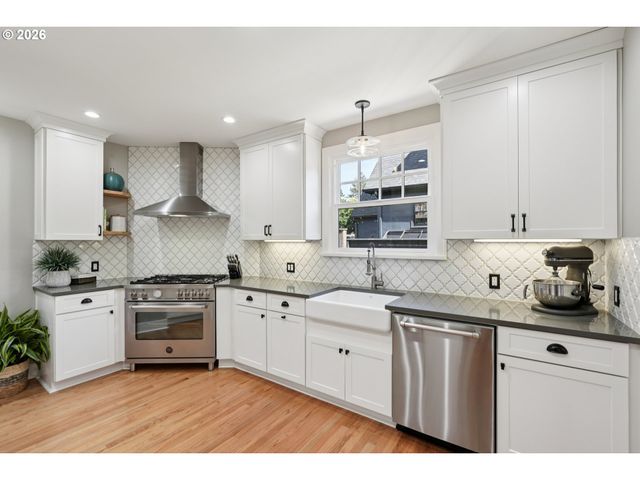 3825 Se CARLTON St, Portland, OR 97202