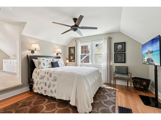 3825 Se CARLTON St, Portland, OR 97202