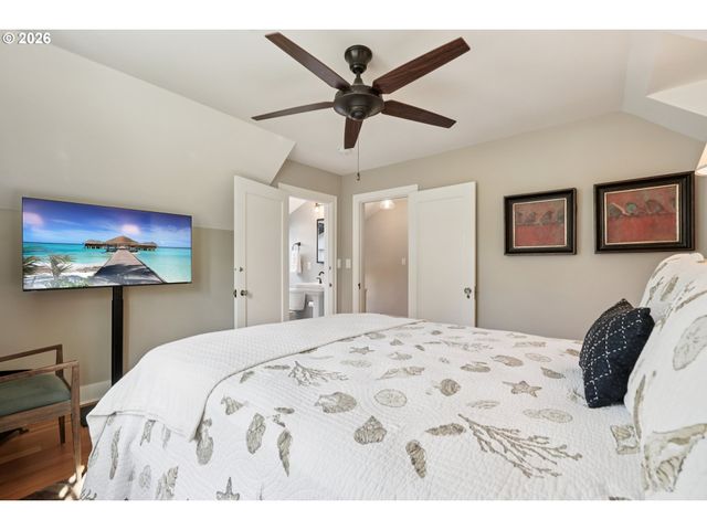 3825 Se CARLTON St, Portland, OR 97202