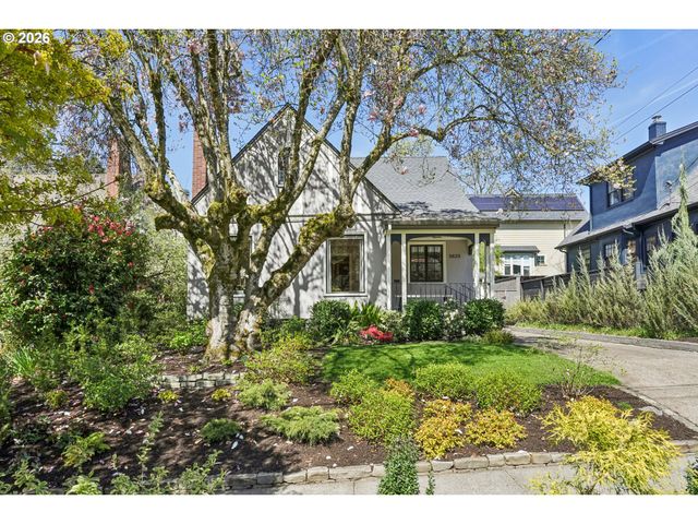 3825 Se CARLTON St, Portland, OR 97202