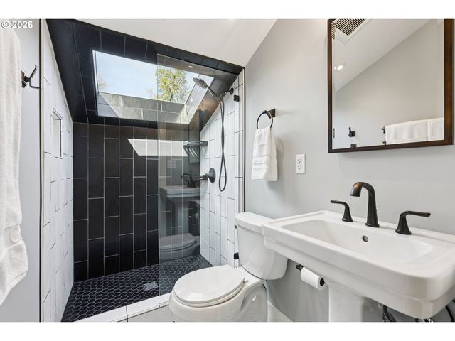 3825 Se CARLTON St, Portland, OR 97202