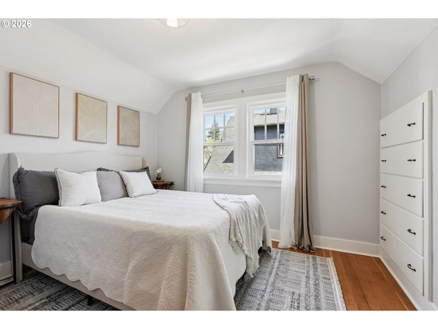 3825 Se CARLTON St, Portland, OR 97202