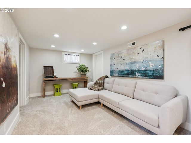 3825 Se CARLTON St, Portland, OR 97202