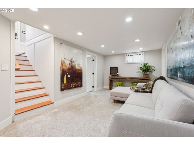 3825 Se CARLTON St, Portland, OR 97202