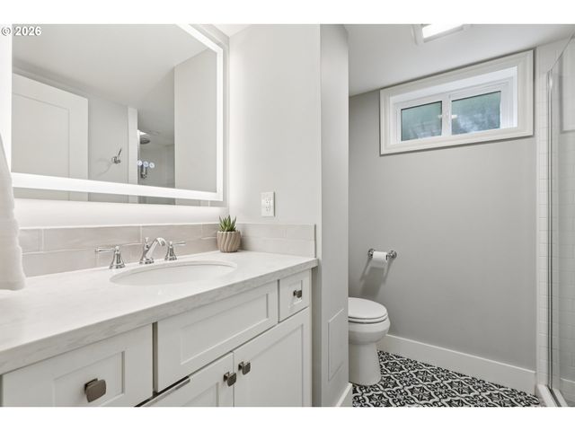 3825 Se CARLTON St, Portland, OR 97202