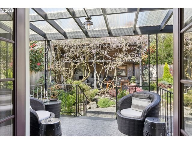 3825 Se CARLTON St, Portland, OR 97202