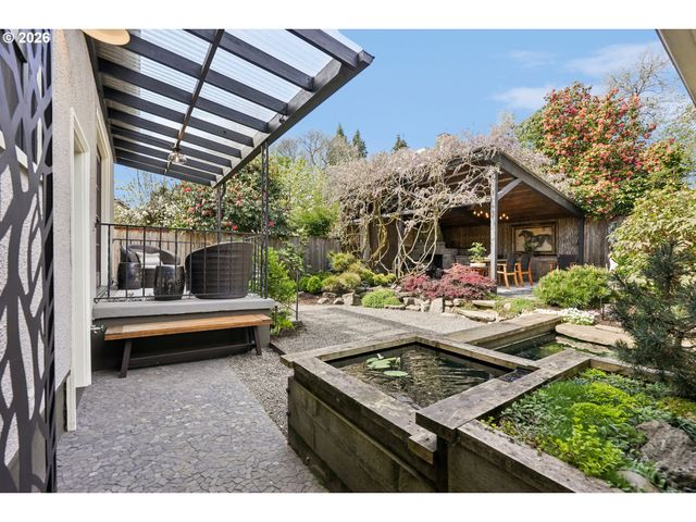 3825 Se CARLTON St, Portland, OR 97202