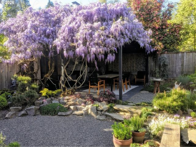 3825 Se CARLTON St, Portland, OR 97202