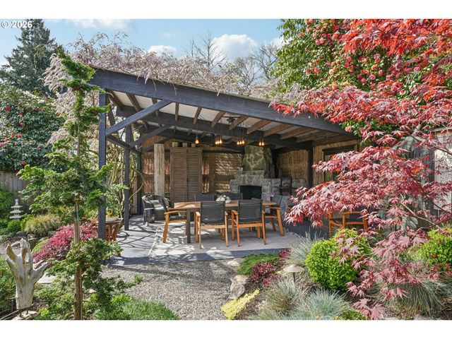 3825 Se CARLTON St, Portland, OR 97202