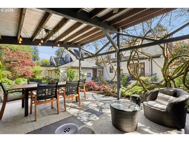 3825 Se CARLTON St, Portland, OR 97202