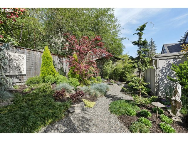 3825 Se CARLTON St, Portland, OR 97202